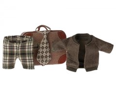 Sako, nohavice a kravata v kufríku pre Dedka myš